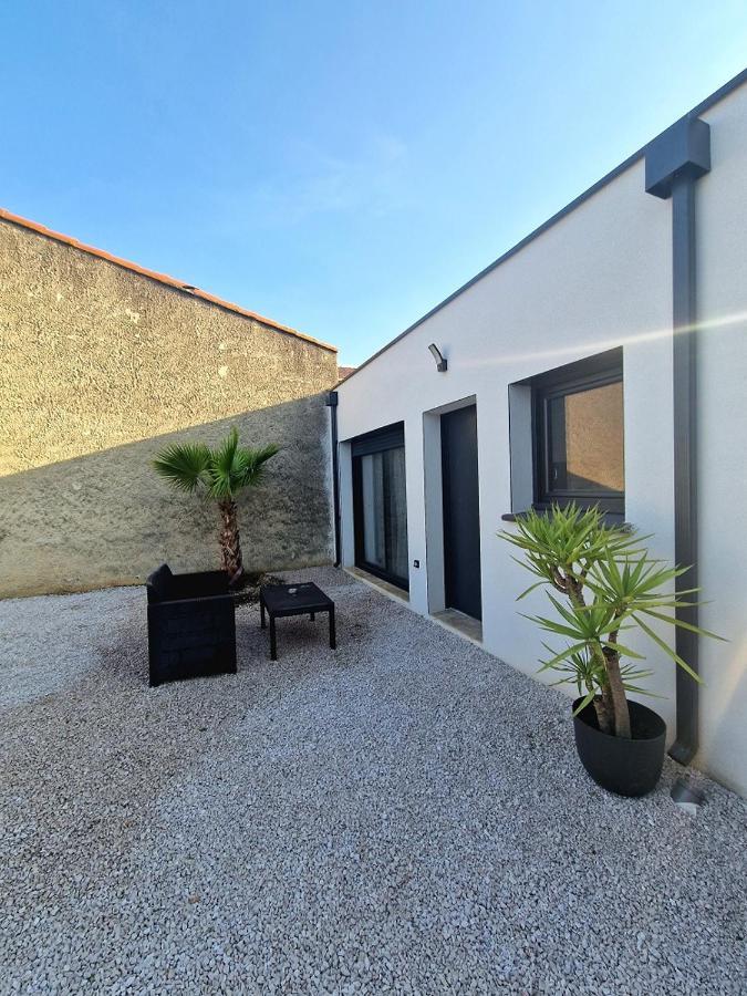 Plages Et Terres Apartment Bessan Exterior photo