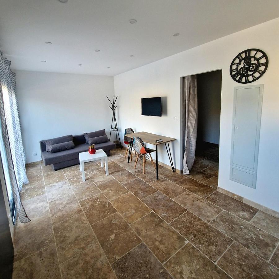 Plages Et Terres Apartment Bessan Exterior photo